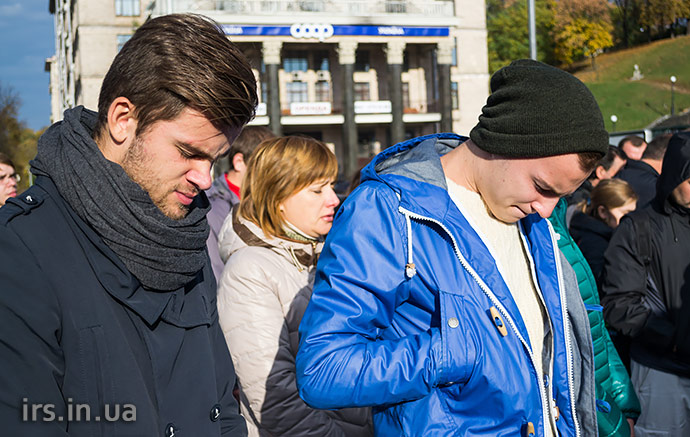 2014.10.19_13b_Maidan_Kyiv_pray_meeting_Ukraine_irs.in.ua