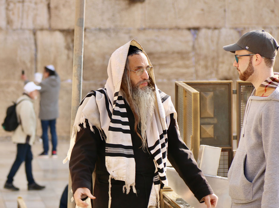 Чего еврейское общество ожидает от евреев, верующих в Иисуса?