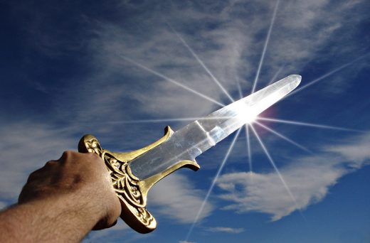 Почему Иисус сказал: «Продай одежду свою и купи меч»?