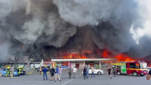 Ракетный удар по ТРЦ в Кременчуге: не менее 18 погибших, десятки пропавших без вести