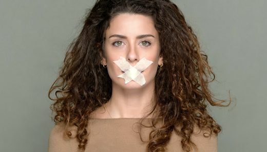 Почему ты молчишь? Иисус спас меня не для того, чтобы мне смешаться с толпой