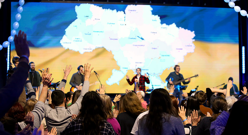 Пастор из Украины заявил, что во время войны тысячи людей приходят к вере: «Евангелие не остановить»