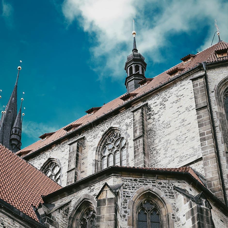 Европа не утратила христианство в одночасье. Церковь сама от него отказалась